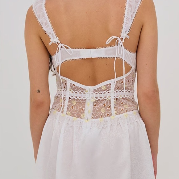 FOR LOVE & LEMONS CHRISTY SLIP DRESS SIZE XL
FESTIVAL BOHO EMBROIDERED DAISY - Picture 8 of 12